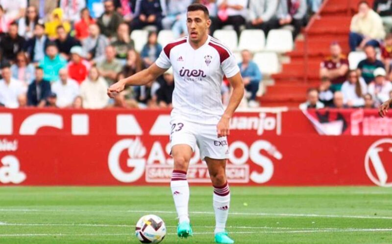 Alvaro Rodr Guez Renueva Hasta El Con El Albacete Balompi Mesas