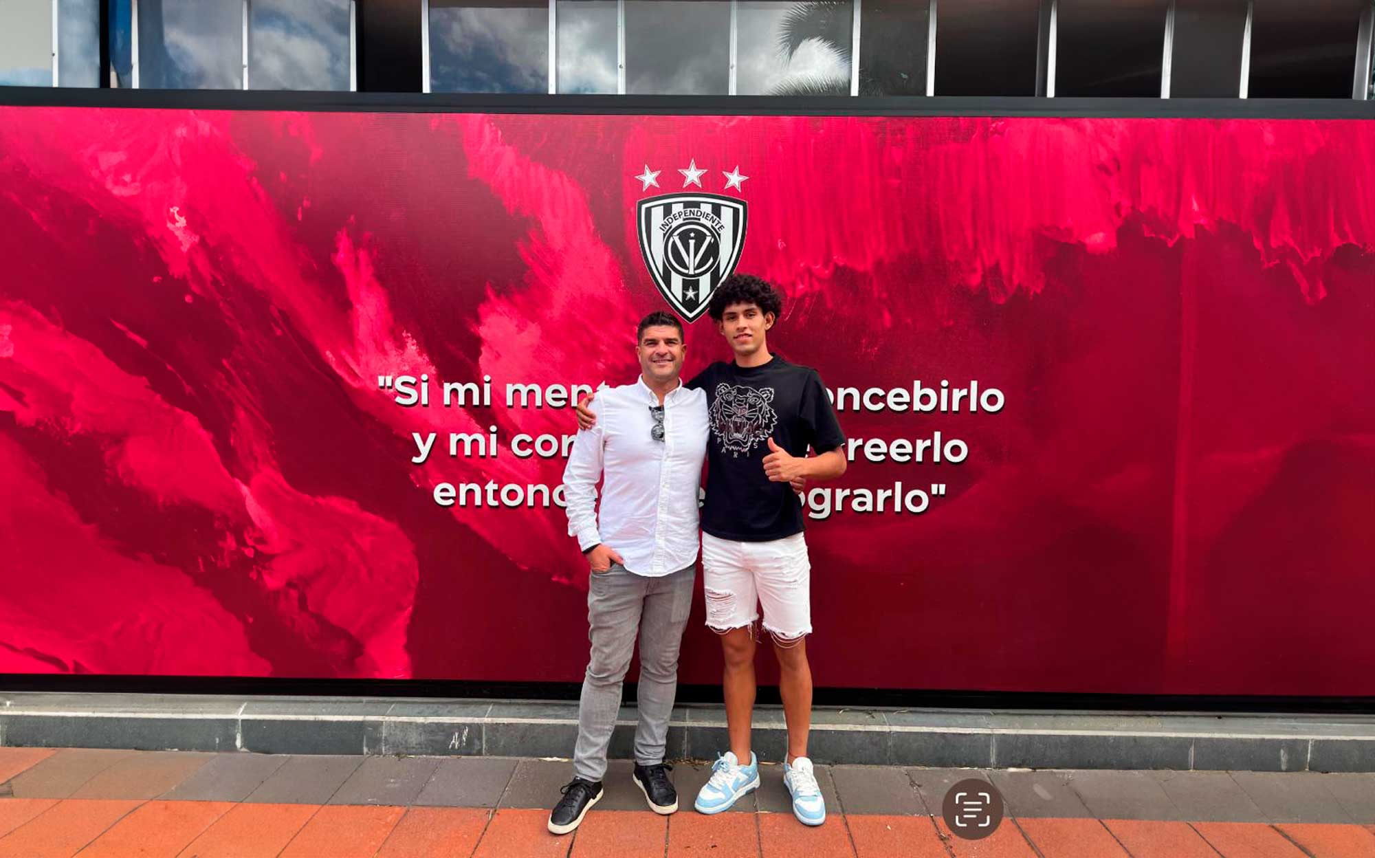 Christian Garcia Cajas firma por el Club Independiente del Valle