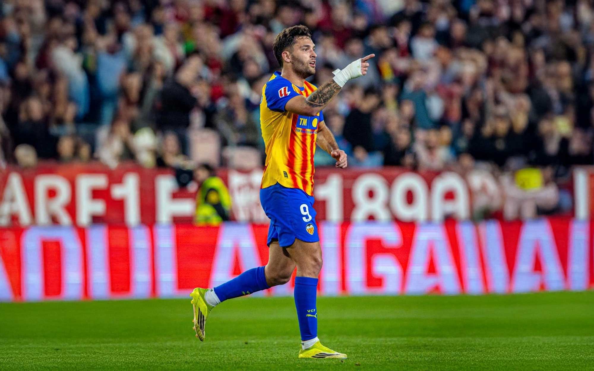 Hugo Duro Perales lidera la victoria del Valencia CF ante el Sevilla FC